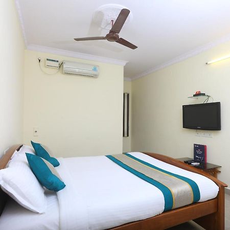 Oyo 3192 Day Inn Madras Buitenkant foto