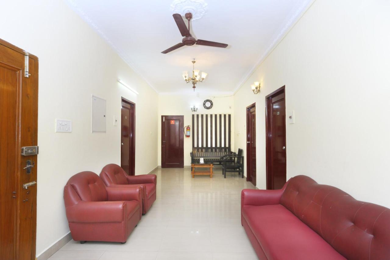 Oyo 3192 Day Inn Madras Buitenkant foto