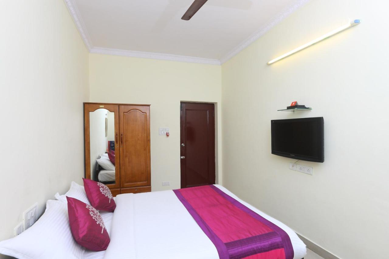 Oyo 3192 Day Inn Madras Buitenkant foto