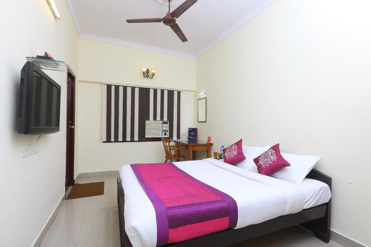Oyo 3192 Day Inn Madras Buitenkant foto