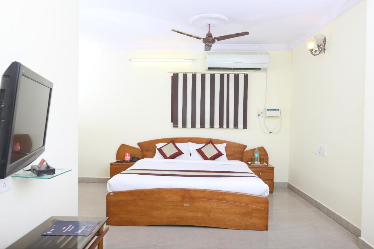 Oyo 3192 Day Inn Madras Buitenkant foto