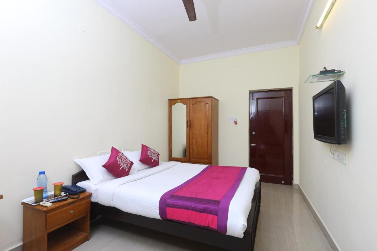 Oyo 3192 Day Inn Madras Buitenkant foto